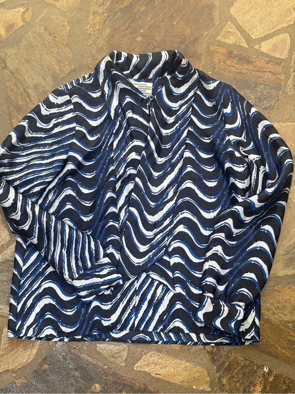 Baum und Pferdgarten Blue Abstract Wave Print Blouse Navy Silver Black